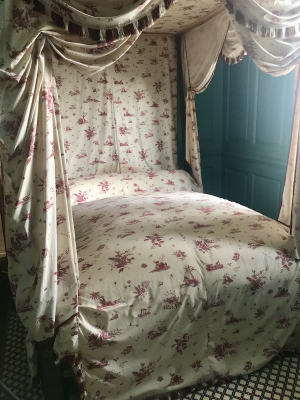 A fabric draped old bed at George Washington's Mount Vernon
