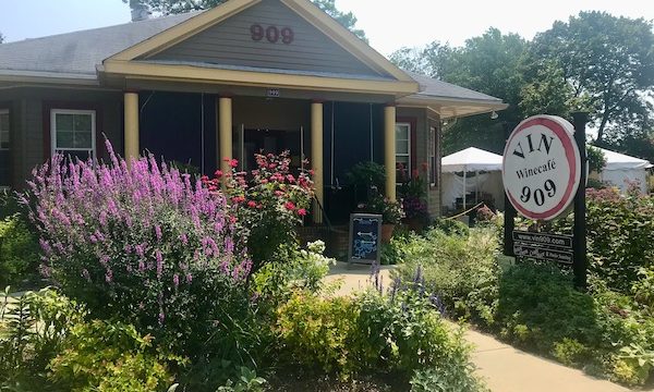 The front of a restaurant and garden is Vin 909 in Annapolis Maryland