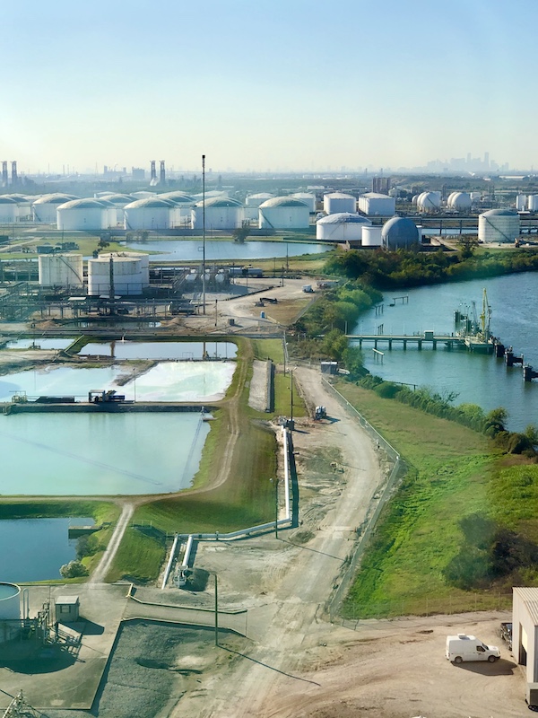 A huge oil refinery in Texas at Last!