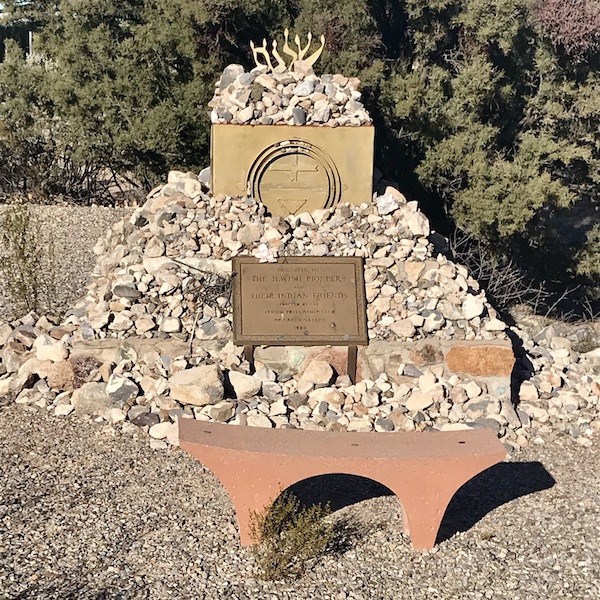 A pile of stones with a plaque designating this as a memorial to Jewish pioneers and their Indian friends in Boothill Graveyard