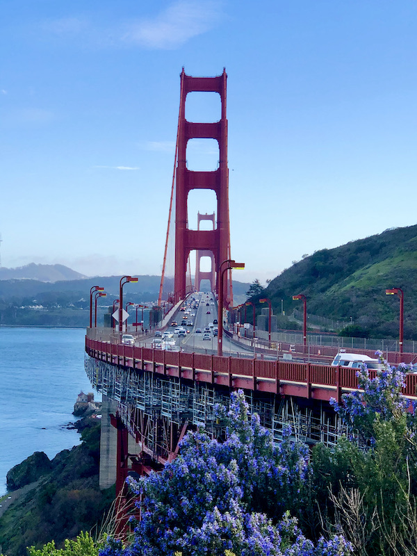 A close view of the Golden Gate Bridge in ‎⁨H. Dana Bowers Memorial Vista Point⁩, ⁨Marin Headlands⁩, ⁨Sausalito⁩, ⁨California⁩, ⁨United States⁩