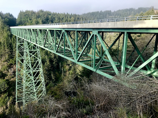 A very high green bridge in the mountains near The Hungry Clam Brookings Oregon