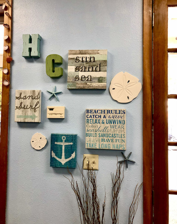 Casual beachy art on a wall at The Hungry Clam Brookings Oregon