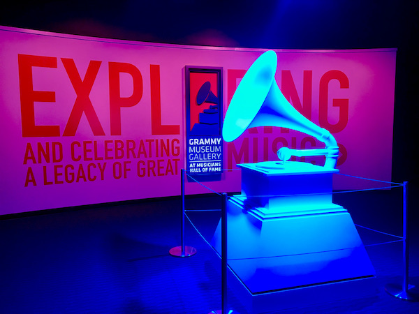 A curved wall and a gramophone welcome you to the Grammy Experience