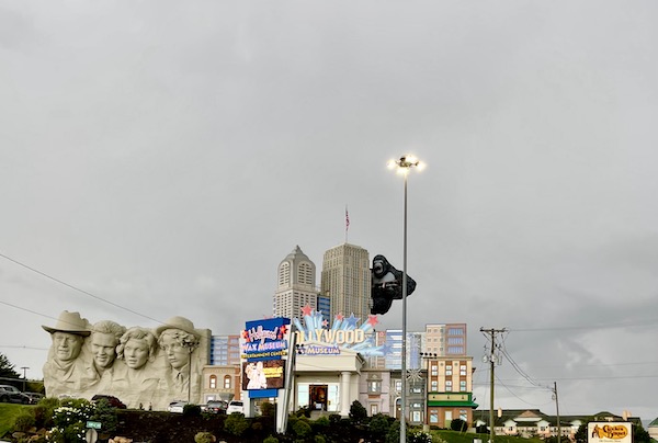 A huge sculpture of the front of an ape on the side of a building near Sunliner Diner Pigeon Forge TN