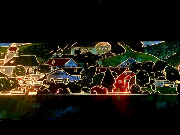 Black, gold, red and blue houses at the Gustav Klimt: The Immersive Experience
