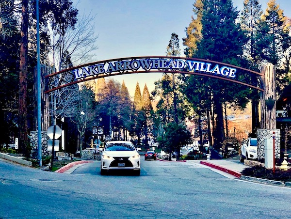 An arch you can drive under with cars and buildings at Lake Arrowhead California