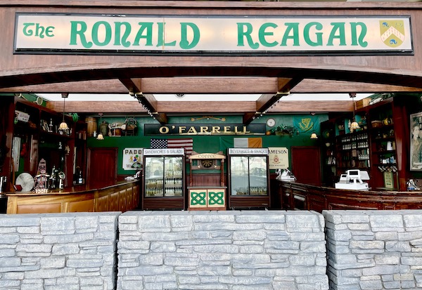 A pub with two bars at the Ronald Reagan Presidential Library