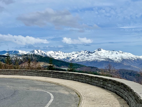 Snow capped mountain range at Mount St. Helens Washington