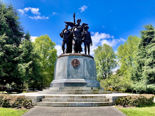 Large monument topped with bronze statues of soldiers from WWI seen on our way to Olympic Peninsula Washington