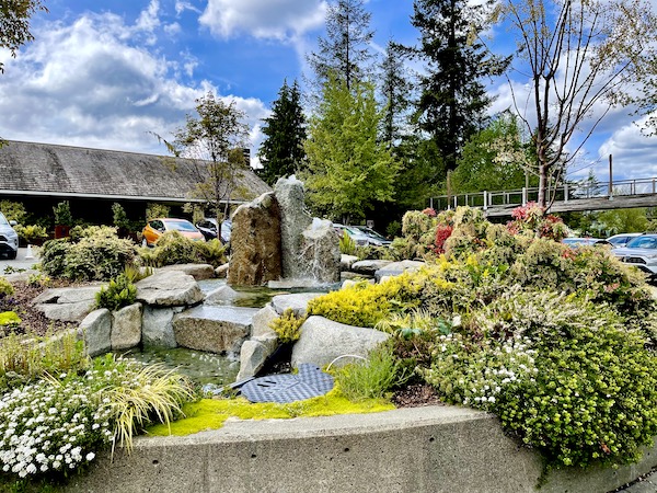 Beautiful landscaping in front of a lodge.