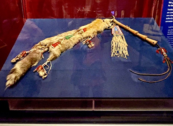 Quirt made of wood, fox skin/fur and glass beads