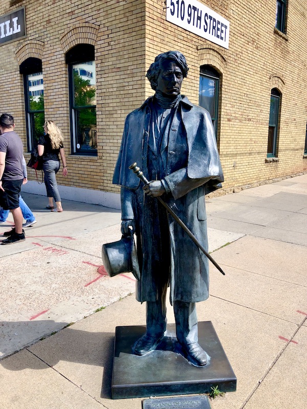Bronze statue of Franklin Pierce holding a top hat and walking stick in Rapid City SD