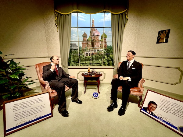 National Presidential Wax Museum Keystone SD figures of President Ronald Reagan and Mikhail Gorbachev seated in Moscow.