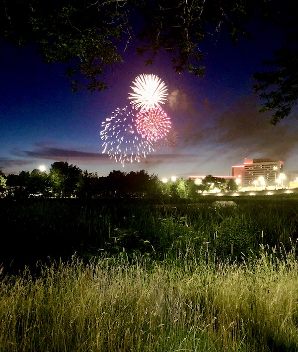 Lots of colorful fireworks in Minnesota on July 4th 2022