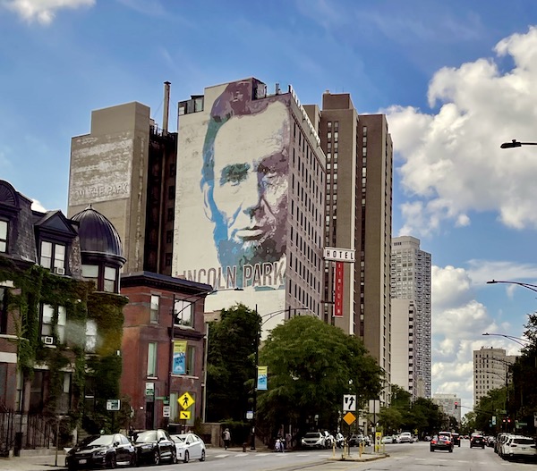 Black and white mural of Abraham Lincoln on the side of a building in Chicago