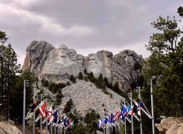 Guide to Full Time RV Living Part 2 you get to see bucket list items like Mount Rushmore
