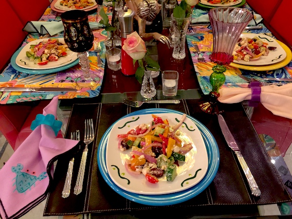 I Love to Feed People and I also love beautifully set tables.