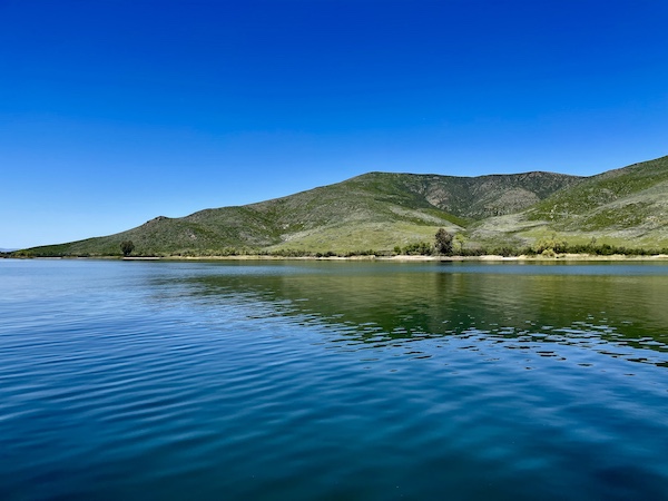 Lake Skinner Temecula CA is calm, serene and surrounded by hills and mountains.