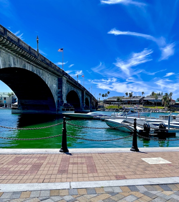 London Bridge Lake Havasu AZ with marina and speed boats