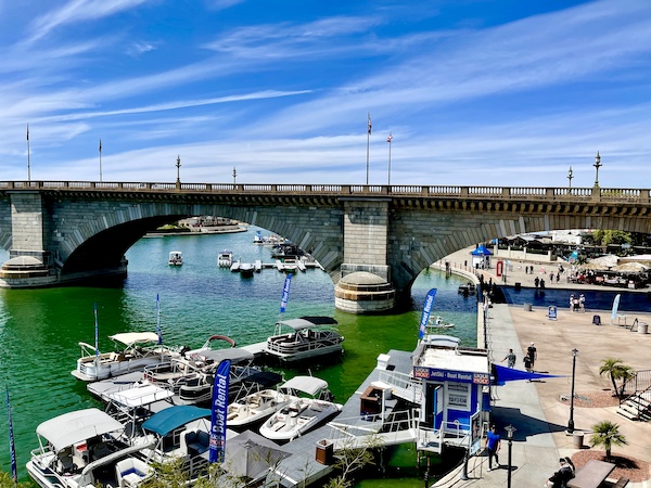 Boats for rent by London Bridge Lake Havasu AZ