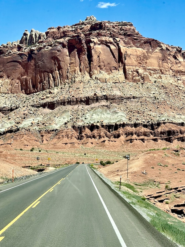 Red and white rock formations that look like sculptures in Capitol Reef National Park