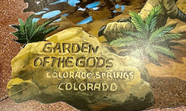 Painted rock with lettering welcoming us to the Garden of the Gods