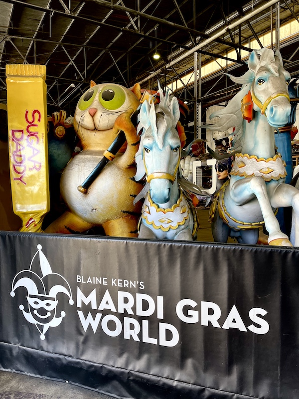 Float cat and 2 calliope horses at the entrance to Mardi Gras World NOLA