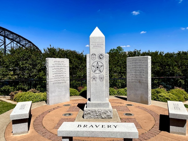 Stone monument honoring Peace Officers on Waco Texas